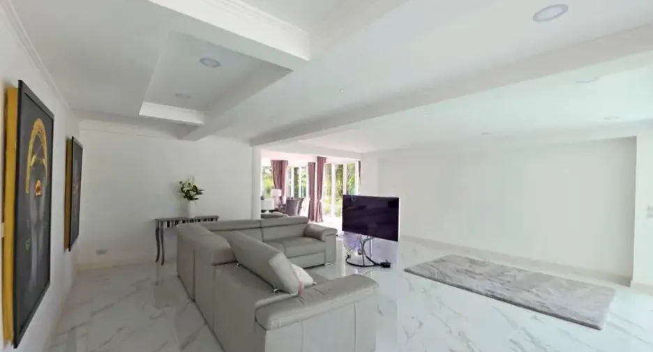 For rent 4 bedrooms house in Huay Yai, Pattaya