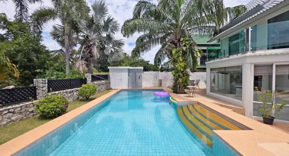 For rent 4 bedrooms house in Huay Yai, Pattaya