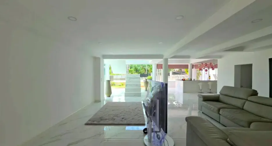 For rent 4 bedrooms house in Huay Yai, Pattaya
