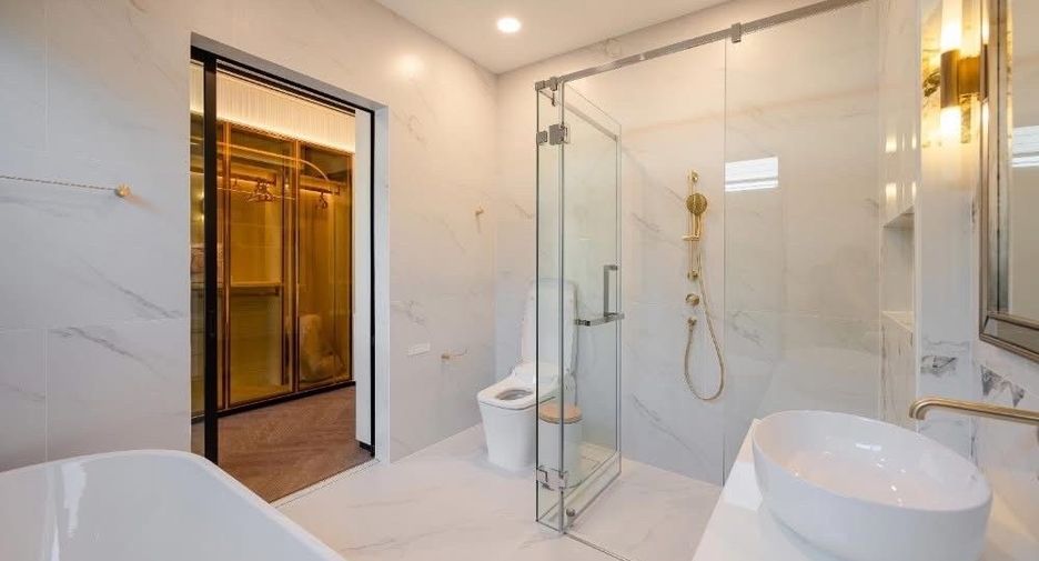For rent 4 bedrooms house in Saphan Sung, Bangkok