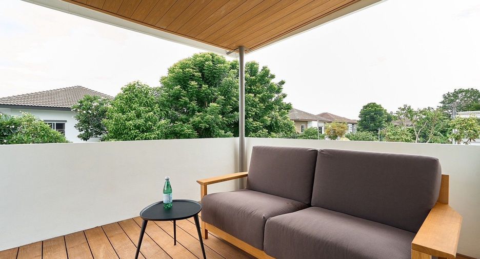 For sale 4 bedrooms villa in San Kamphaeng, Chiang Mai