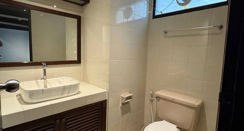 For rent 3 bedrooms condo in Watthana, Bangkok