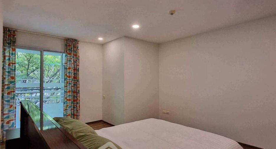 For rent 2 bedrooms condo in Phra Khanong, Bangkok