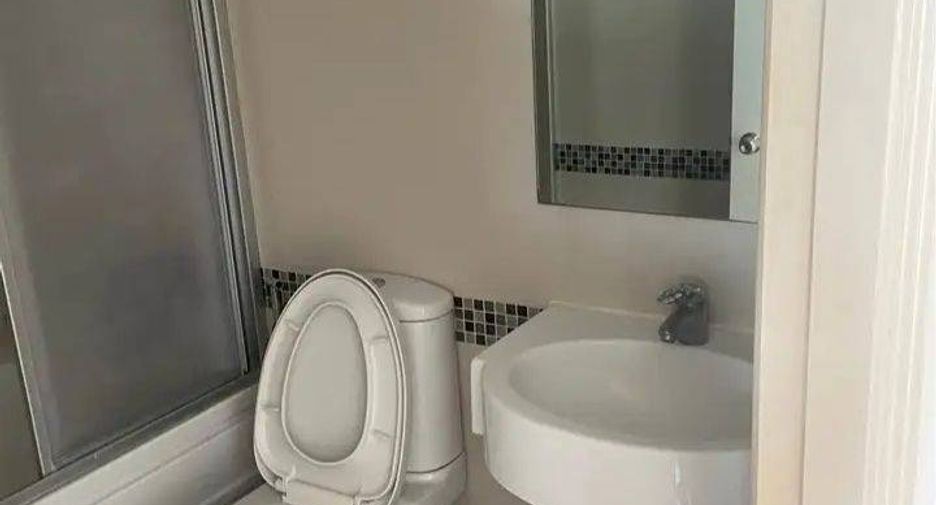 For rent 2 bedrooms condo in Yan Nawa, Bangkok