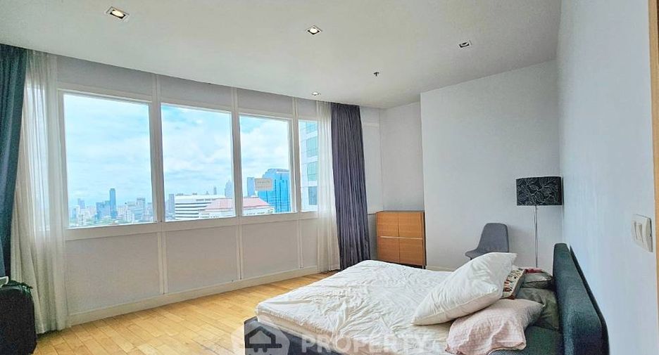 Condo en alquiler de 3 habitaciones en Khlong Toei, Bangkok