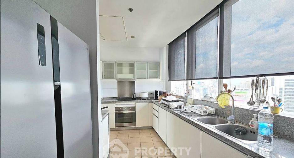 Condo en alquiler de 3 habitaciones en Khlong Toei, Bangkok