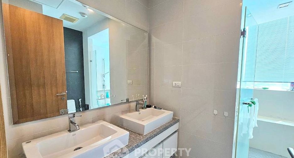 Condo en alquiler de 3 habitaciones en Khlong Toei, Bangkok