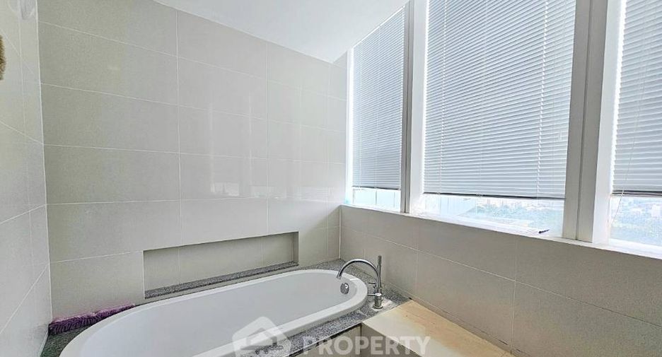 Condo en alquiler de 3 habitaciones en Khlong Toei, Bangkok