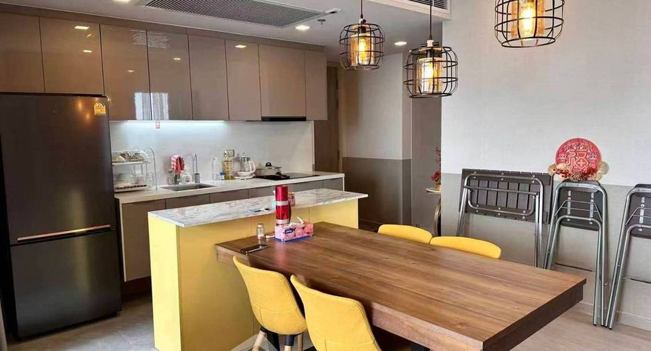 For rent 2 bedrooms condo in Huai Khwang, Bangkok