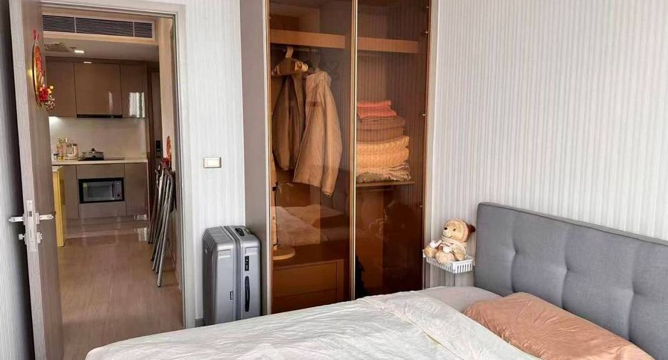 For rent 2 bedrooms condo in Huai Khwang, Bangkok