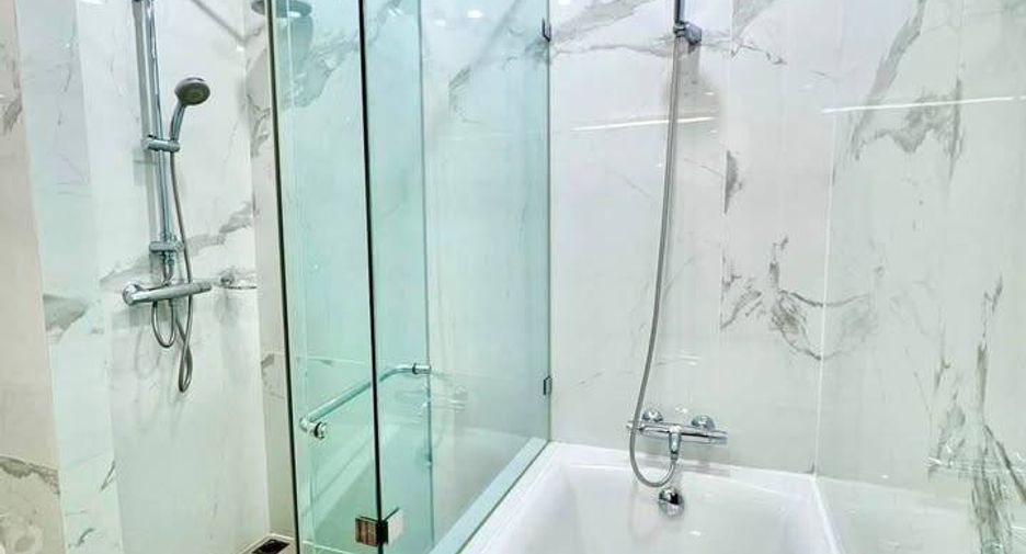Wohnung zur Miete mit 2 Zimmer in Pathum Wan, Bangkok