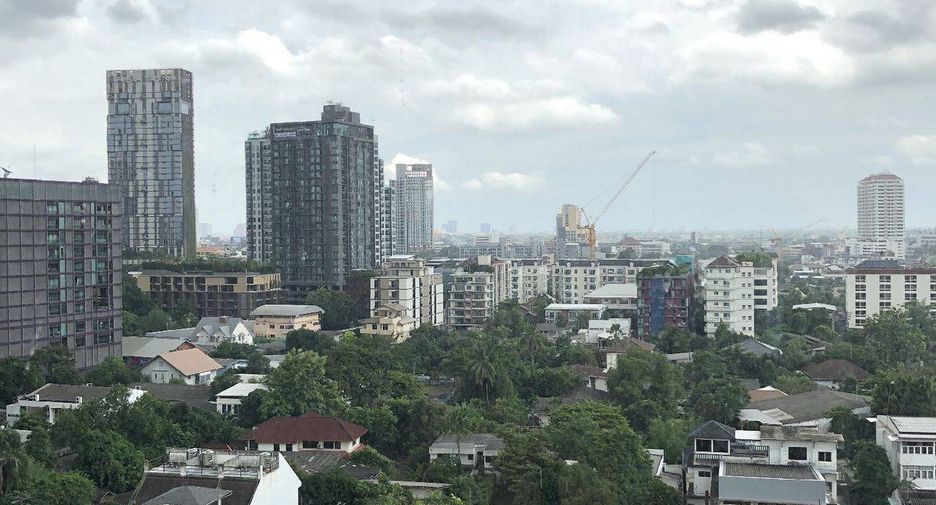 For rent 1 bed condo in Khlong Toei, Bangkok