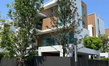 For rent 3 bedrooms house in Saphan Sung, Bangkok