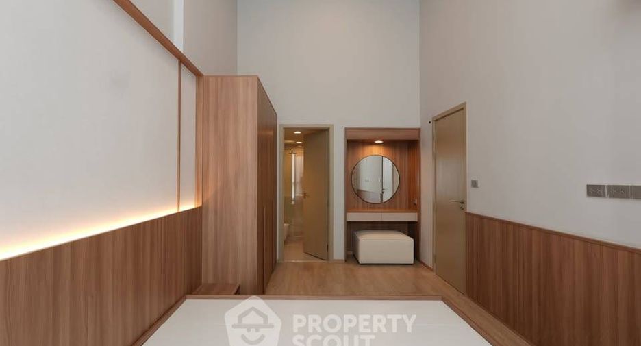 For rent 2 bedrooms condo in Bang Rak, Bangkok