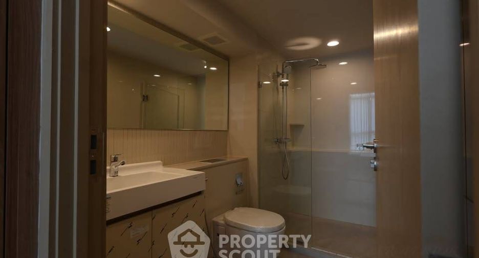 For rent 2 bedrooms condo in Bang Rak, Bangkok