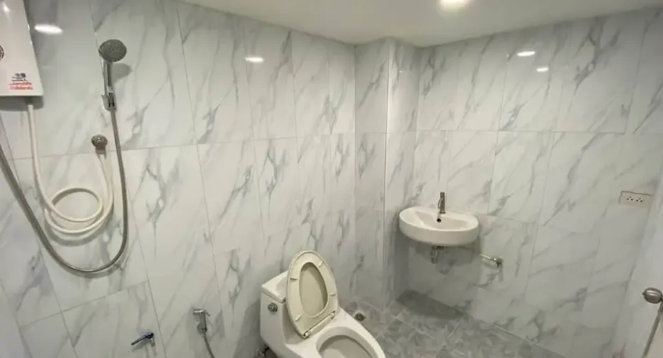 For sale 1 bed condo in Huai Khwang, Bangkok