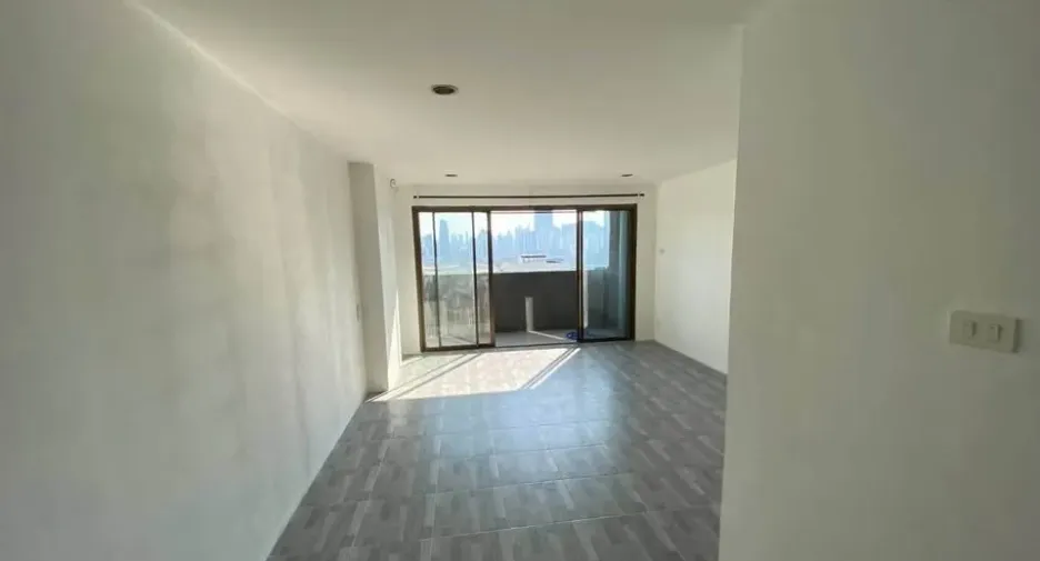 For sale 1 bed condo in Huai Khwang, Bangkok
