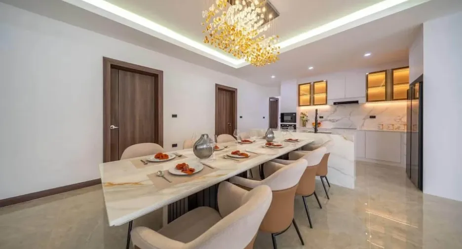 For sale 5 bedrooms villa in Huay Yai, Pattaya
