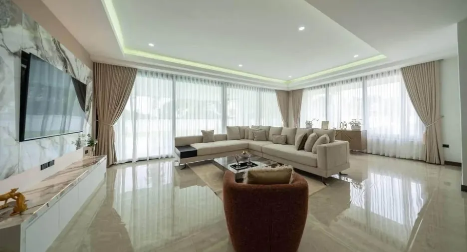 For sale 5 bedrooms villa in Huay Yai, Pattaya