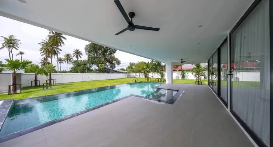 For sale 5 bedrooms villa in Huay Yai, Pattaya