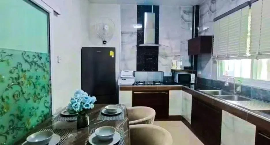 For rent 4 bedrooms villa in Bang Lamung, Chonburi