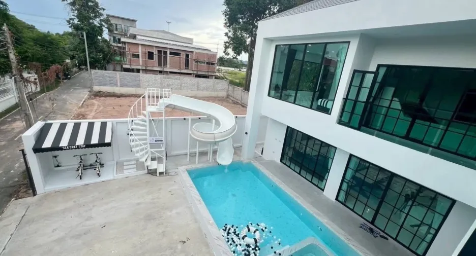 For sale 5 bedrooms villa in Na Jomtien, Pattaya
