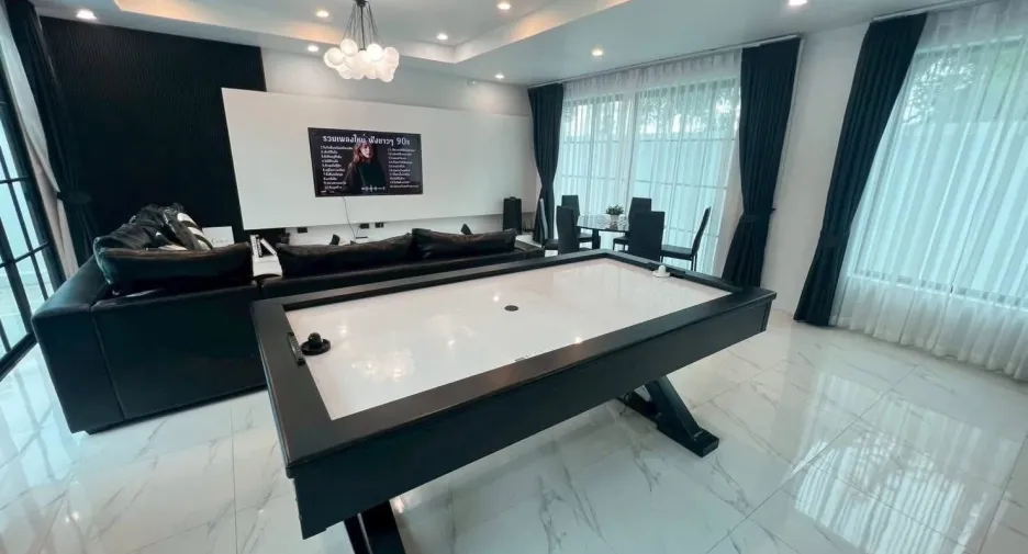 For sale 5 bedrooms villa in Na Jomtien, Pattaya