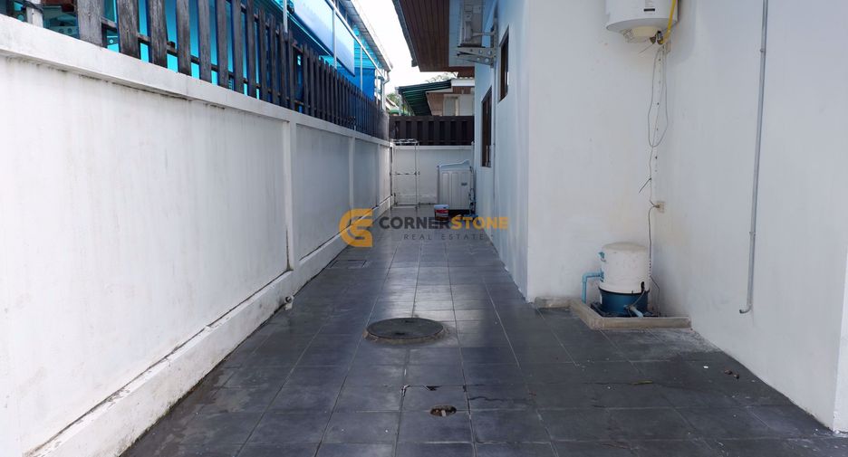 For rent and for sale 4 bedrooms house in Bang Lamung, Chonburi