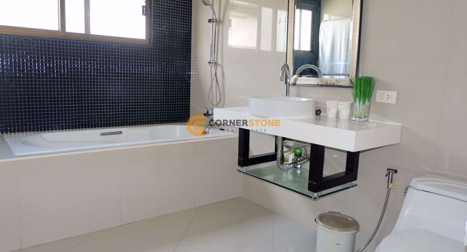 For rent and for sale 4 bedrooms house in Bang Lamung, Chonburi