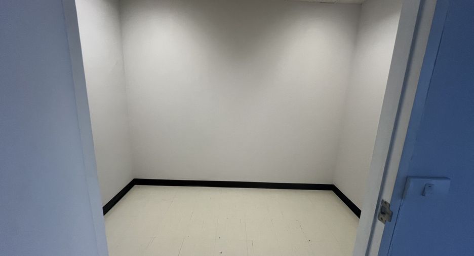 For rent office in Khlong Toei, Bangkok