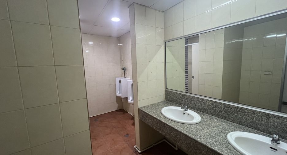 For rent office in Khlong Toei, Bangkok