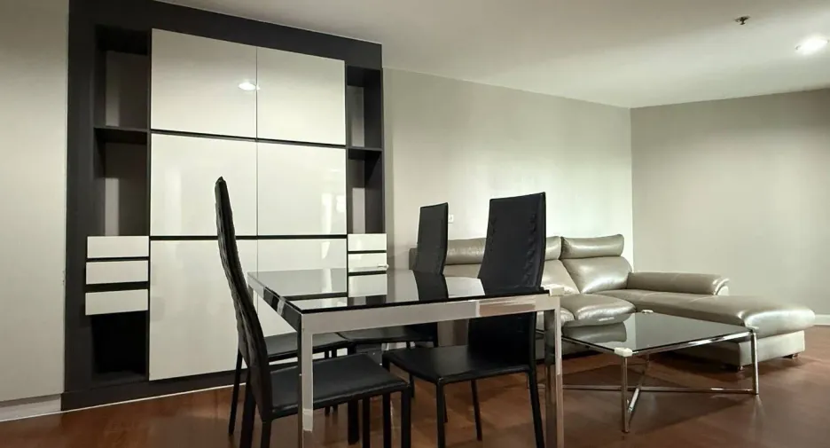 Wohnung zum Kauf und zur Miete mit 2 Zimmer in Huai Khwang, Bangkok