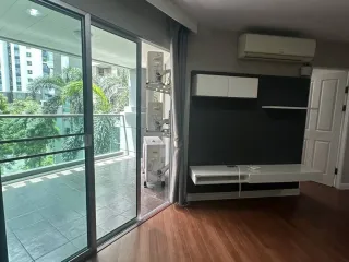 For sale and for rent 2 bedrooms condo in Huai Khwang, Bangkok