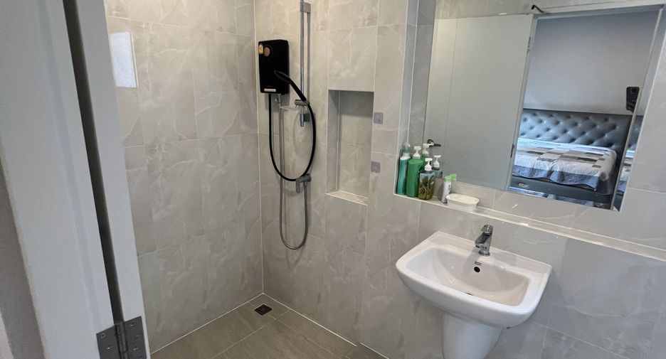 For rent 4 bedrooms house in Lat Krabang, Bangkok