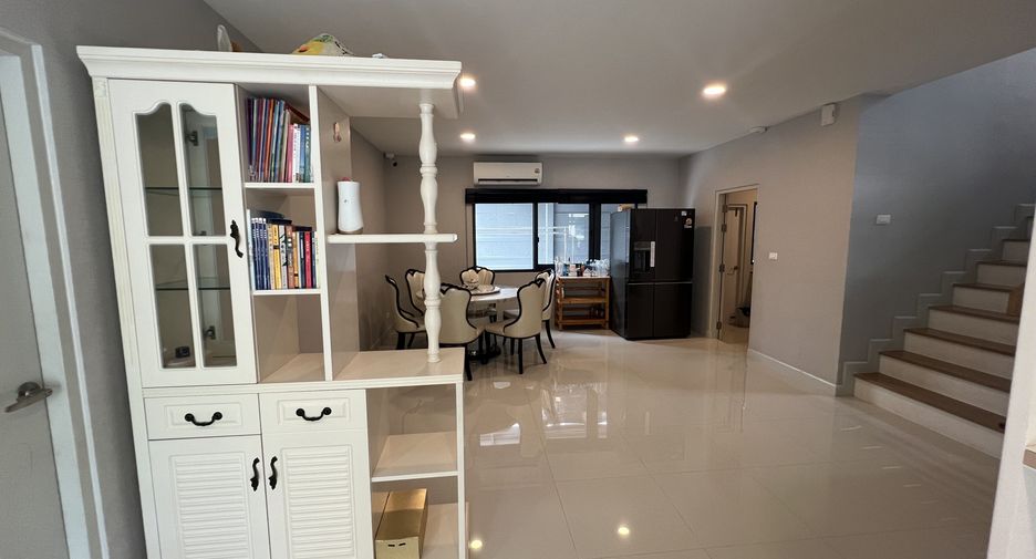 For rent 4 bedrooms house in Lat Krabang, Bangkok