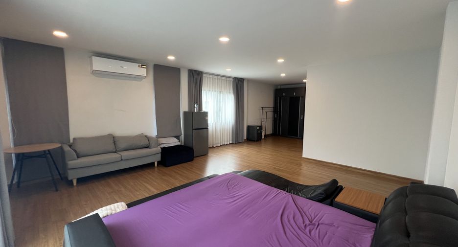 For rent 4 bedrooms house in Lat Krabang, Bangkok