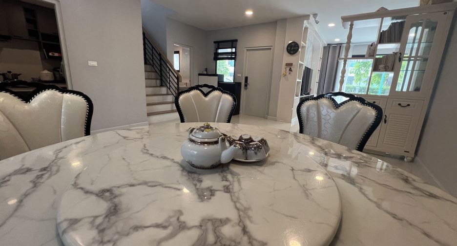 For rent 4 bedrooms house in Lat Krabang, Bangkok