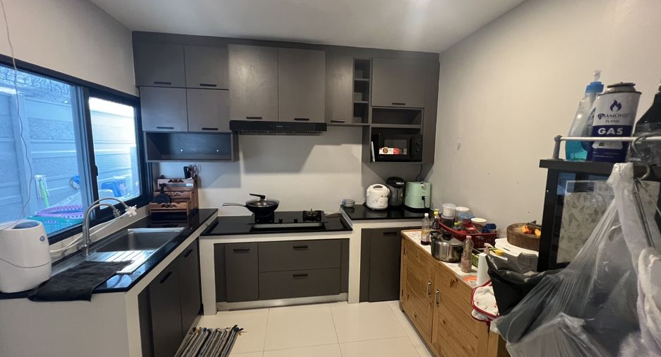 For rent 4 bedrooms house in Lat Krabang, Bangkok