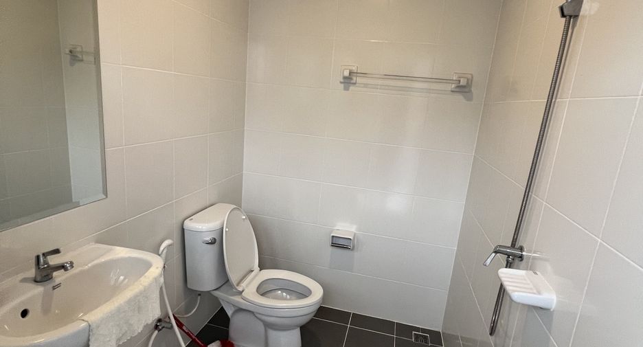 For rent 4 bedrooms house in Lat Krabang, Bangkok