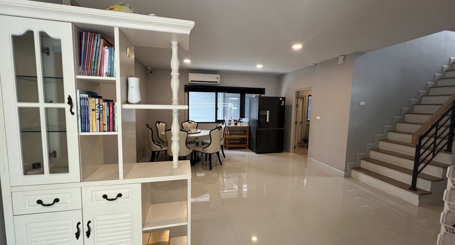 For rent 4 bedrooms house in Lat Krabang, Bangkok