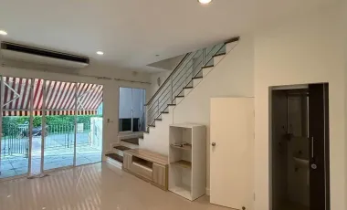 For rent 3 bedrooms townhouse in Chom Thong, Bangkok