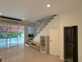 For rent 3 bedrooms townhouse in Chom Thong, Bangkok