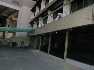 Local comercial en venta de 13 habitaciones en Khlong Toei, Bangkok