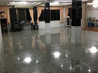 Local comercial en venta de 13 habitaciones en Khlong Toei, Bangkok