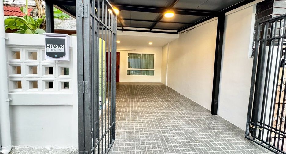 For rent 2 bedrooms townhouse in Bangkok Noi, Bangkok