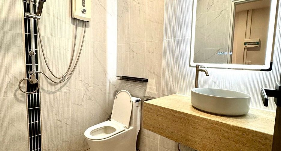 For rent 2 bedrooms townhouse in Bangkok Noi, Bangkok