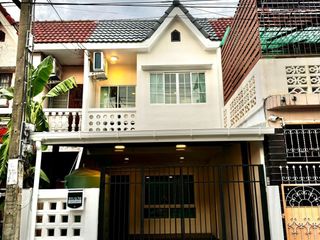 For rent 2 bedrooms townhouse in Bangkok Noi, Bangkok