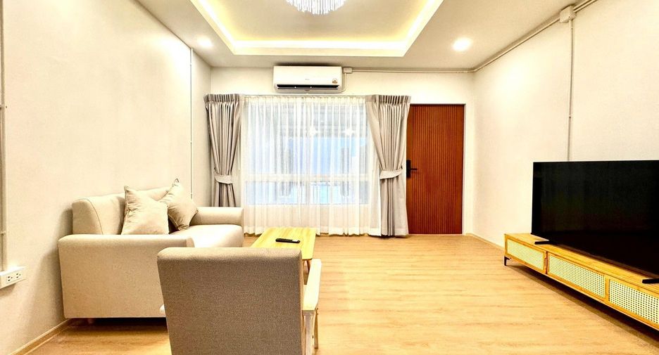 For rent 2 bedrooms townhouse in Bangkok Noi, Bangkok