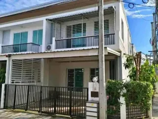 For rent 3 bedrooms townhouse in Saraphi, Chiang Mai