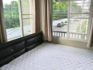 For rent 3 bedrooms townhouse in Saraphi, Chiang Mai
